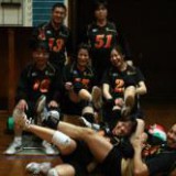 横浜混合バレーチーム　REVOLUTIONロゴ